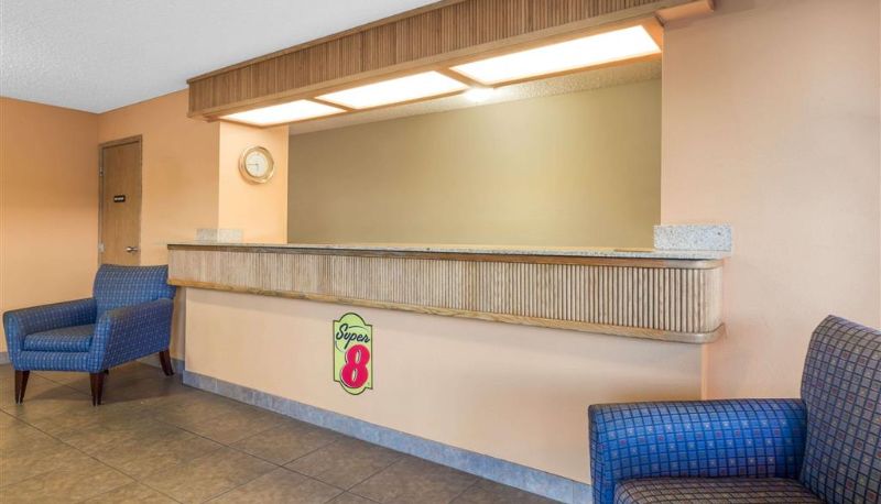 Lobby - Super 8 by Wyndham LaGrande