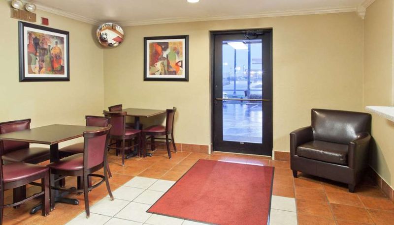 Sala - Super 8 by Wyndham Tuscaloosa