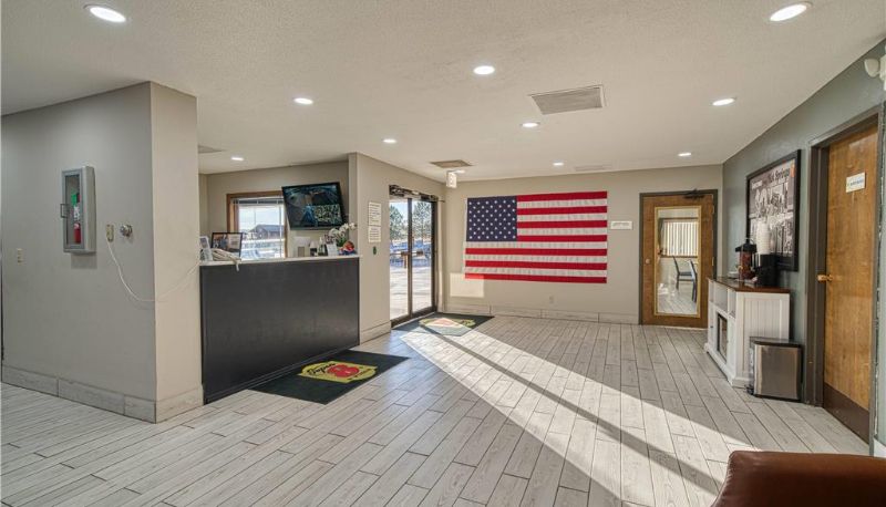 Hall - Super 8 by Wyndham Hot Springs
