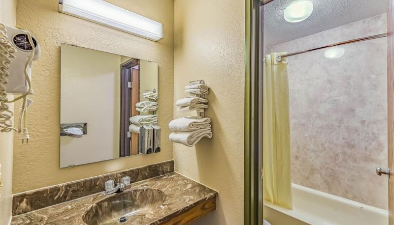 Zimmer - Rodeway Inn Saint Joseph
