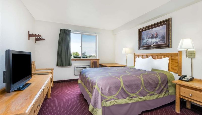 Room - Super 8 by Wyndham Powell