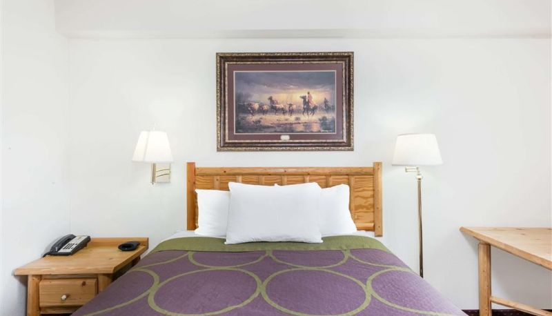 Room - Super 8 by Wyndham Powell