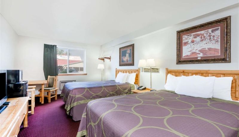 Room - Super 8 by Wyndham Powell
