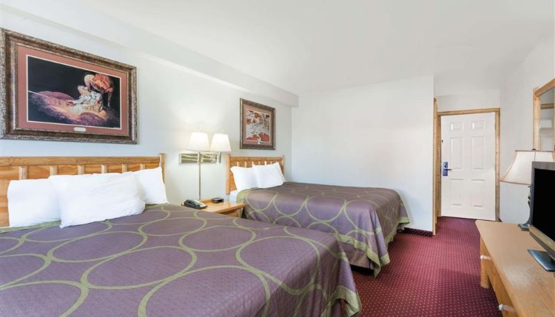 Room - Super 8 by Wyndham Powell