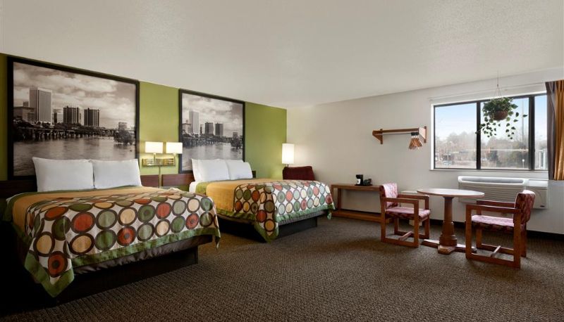Suite - Super 8 by Wyndham Richmond/Chamberlayne Rd