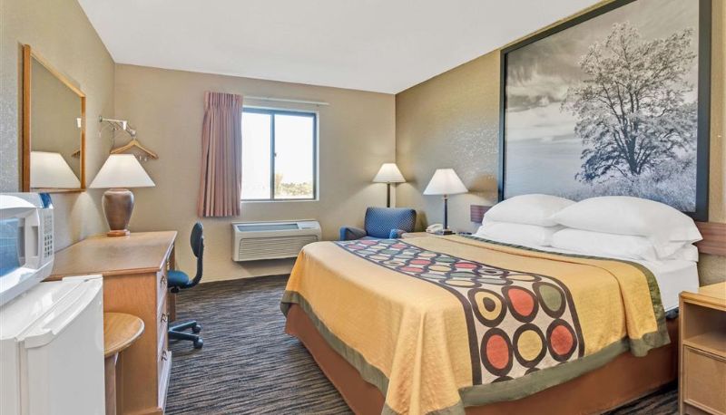 Room - Super 8 by Wyndham Spokane/West