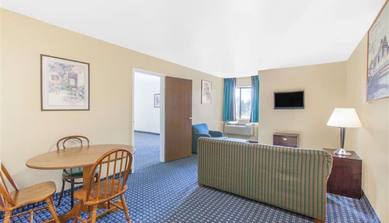Zimmer - Super 8 by Wyndham Sallisaw