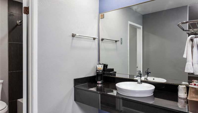 Zimmer - Super 8 by Wyndham Visalia