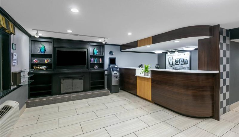 Hal - Super 8 by Wyndham Austin University/Downtown Area