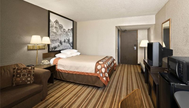 Suite - Super 8 by Wyndham Redfield