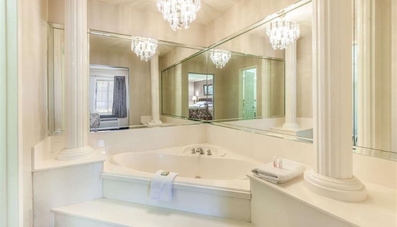 Suite - Super 8 by Wyndham Tyler TX