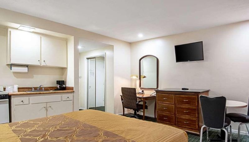 Standardzimmer (Doppel) - RODEWAY INN NEAR MAINGATE KNOTTS