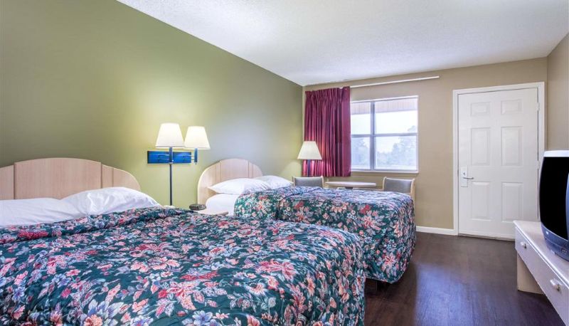 Zimmer - Super 8 by Wyndham Monticello
