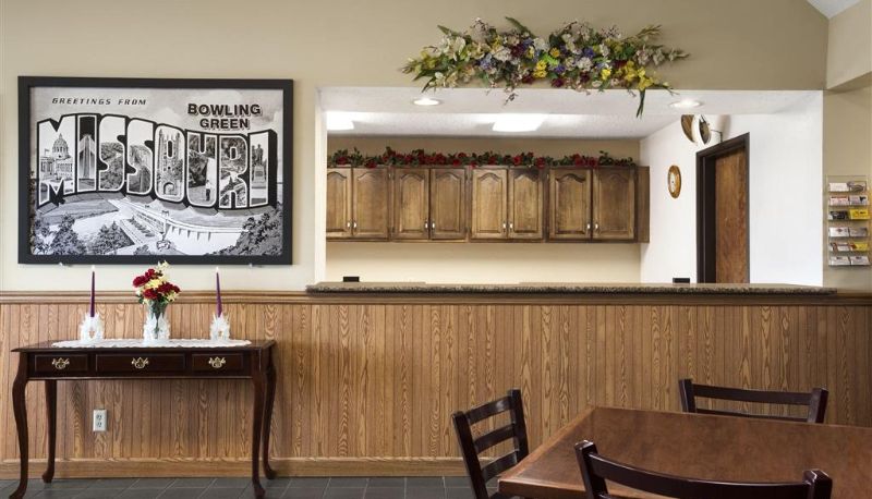 Lobby - Super 8 by Wyndham Bowling Green