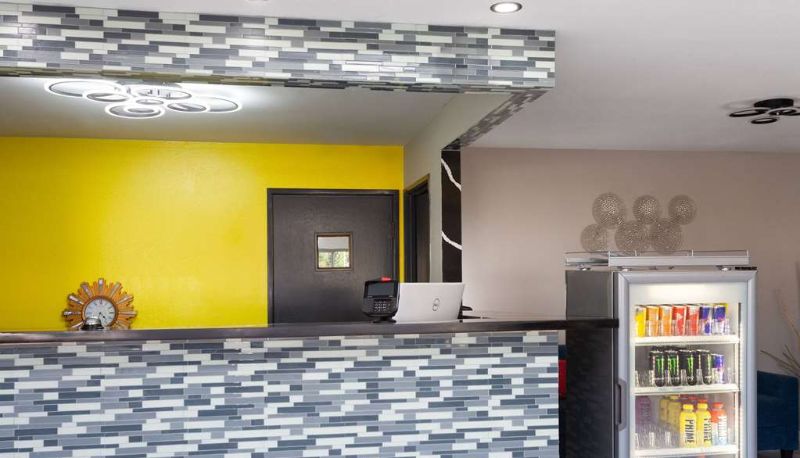 Sala - Super 8 by Wyndham Olney