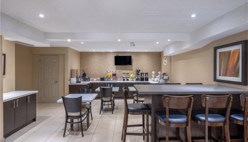 Vista interna - Super 8 by Wyndham Toronto East ON