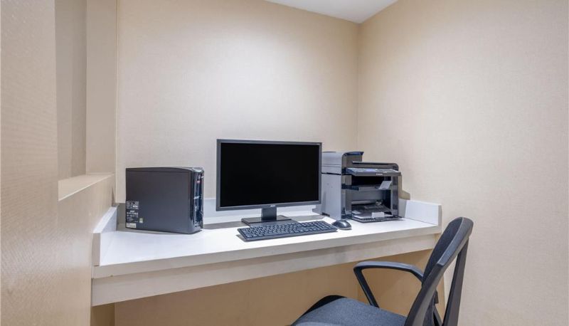 Business center - Super 8 by Wyndham Toronto East ON