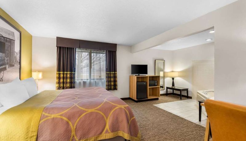 Suite - Super 8 by Wyndham Oelwein