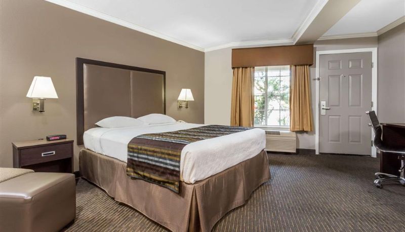 Room - Signature Inn Mountain View
