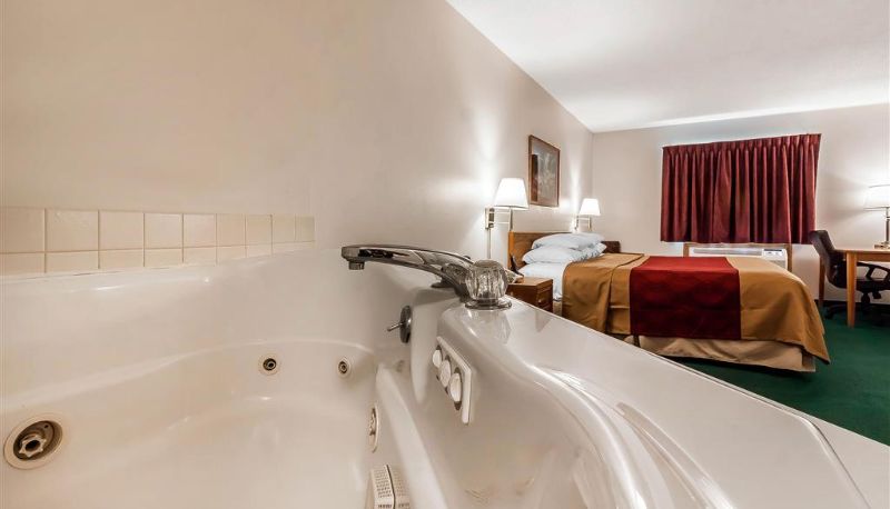 Camera - Rodeway Inn Holdrege