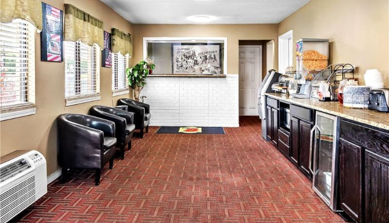 Hall - Super 8 by Wyndham Columbia SC / Ft. Jackson