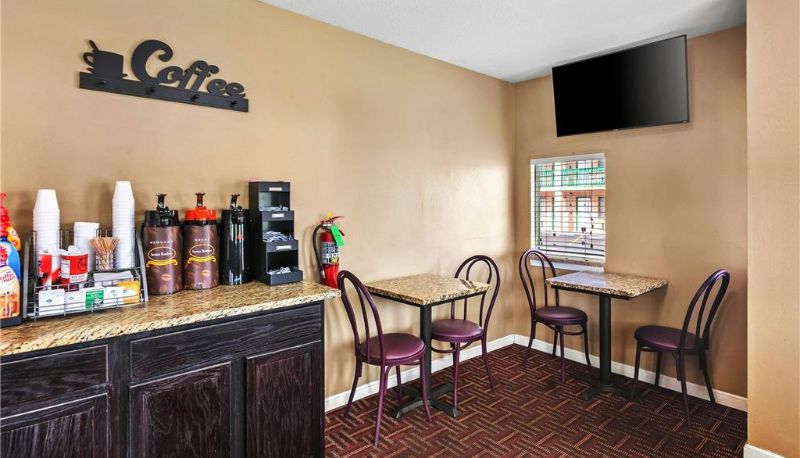 Restaurant - Super 8 by Wyndham Columbia SC / Ft. Jackson