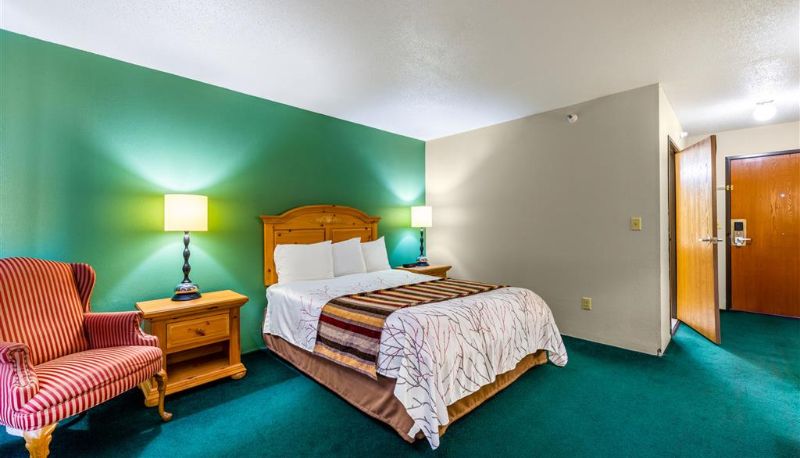 Zimmer - Rodeway Inn Milaca