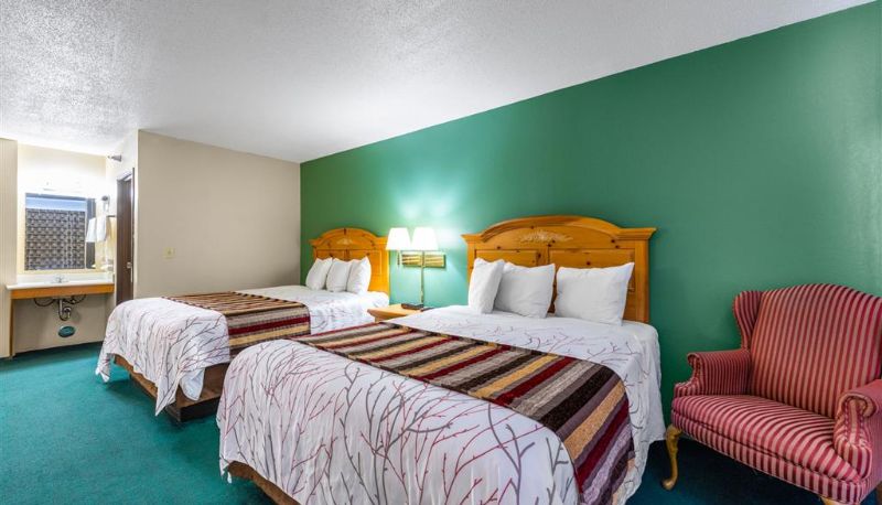 Zimmer - Rodeway Inn Milaca