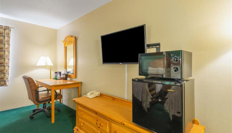 Zimmer - Rodeway Inn Milaca