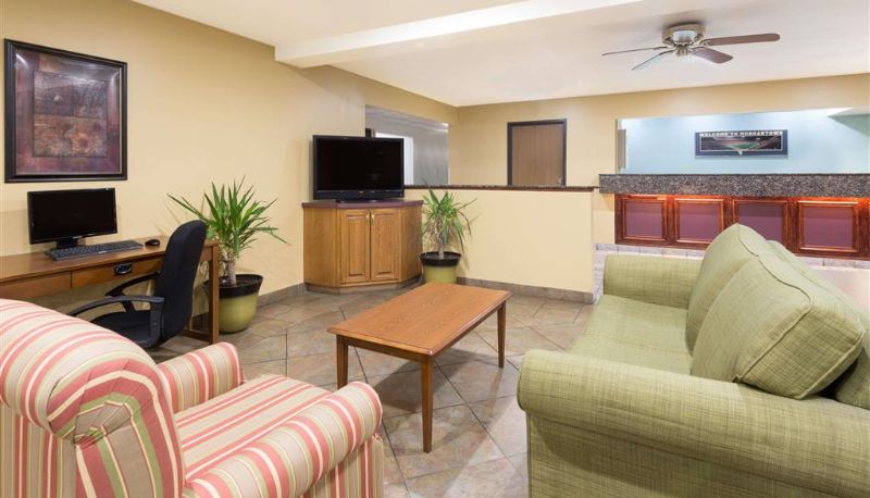 Hall - Super 8 by Wyndham Morgantown