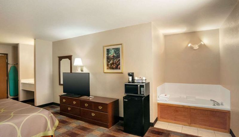Suite - Super 8 by Wyndham Holton