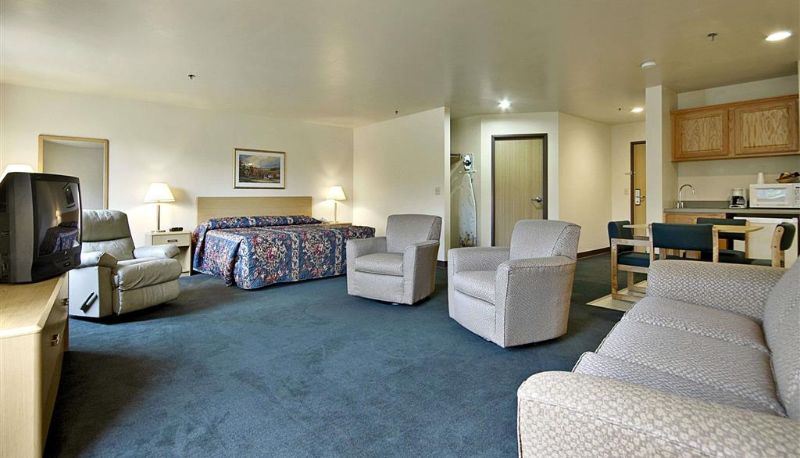Suite - Super 8 by Wyndham Ava