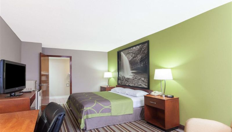 Zimmer - Super 8 by Wyndham Clarksville Northeast
