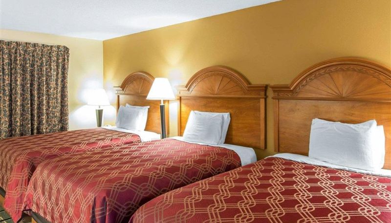 Room - Econo Lodge Dalton West