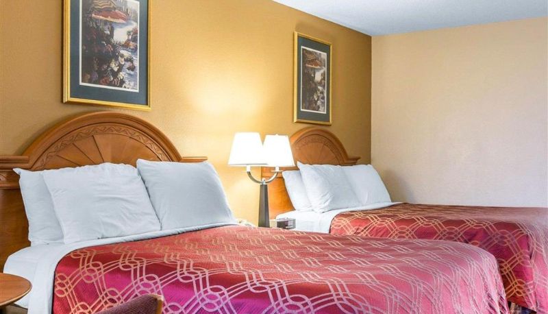Room - Econo Lodge Dalton West