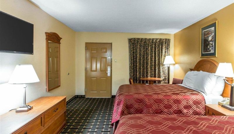 Room - Econo Lodge Dalton West