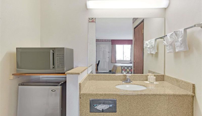Zimmer - Super 8 by Wyndham Tucson Downtown Convention Center