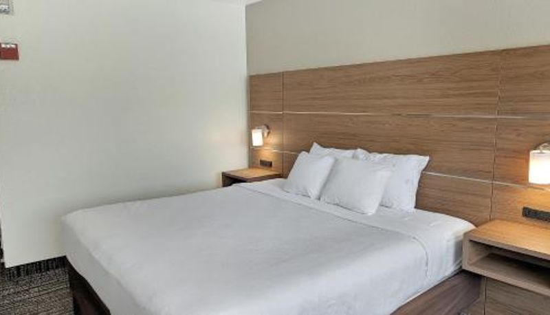 Camera - Estherville Hotel & Suites