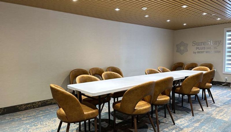 Sala konferencyjna - SureStay Plus by Best Western Brooks