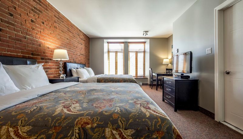 Chambre - HOTEL & SUITES LES LAURENTIDES ST SAUVEU