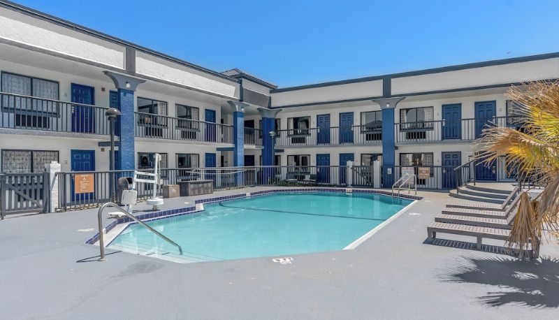 Basen - Baymont by Wyndham Orlando East