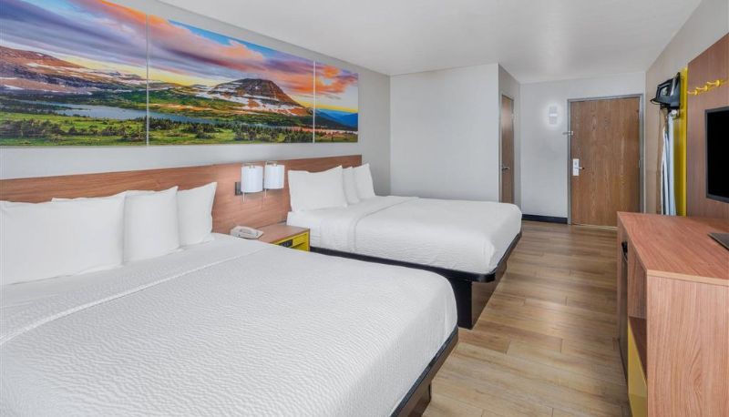 Camera - Days Inn and Suites by Wyndham Greeley