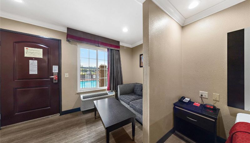 Suite - Econo Lodge Inn & Suites Escondido Downtown