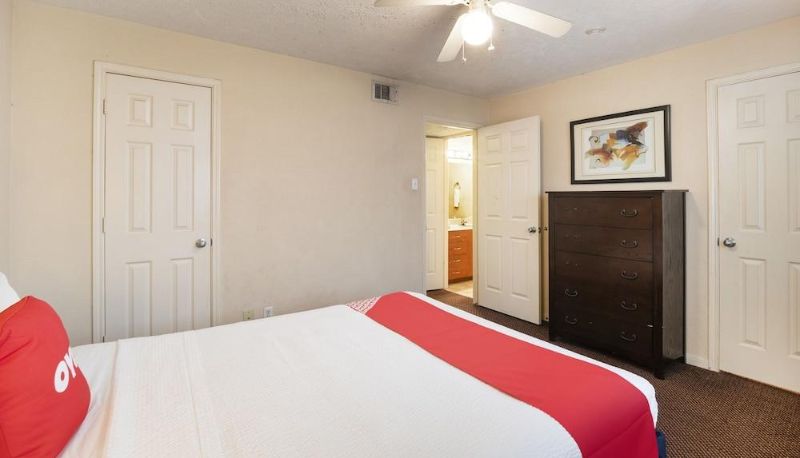 Camera standard - OYO Hotel & Apartments Houston Galleria