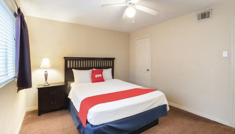 Camera standard - OYO Hotel & Apartments Houston Galleria