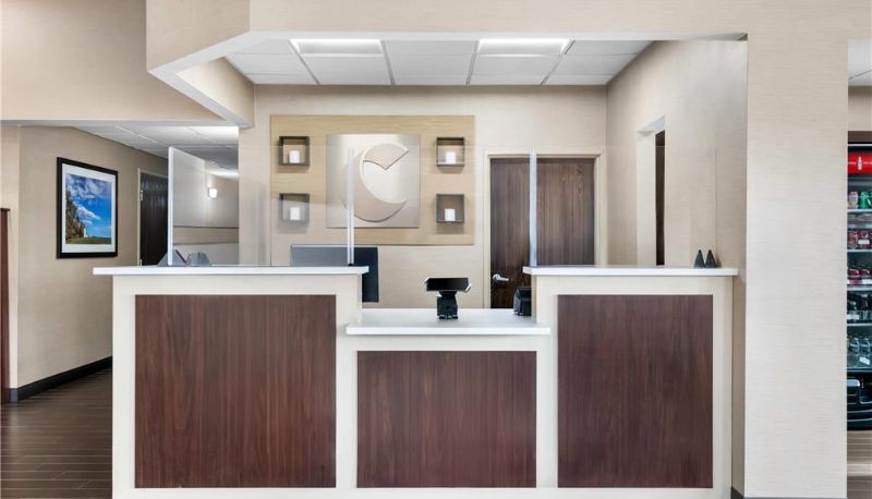Hall - Comfort Inn & Suites North East