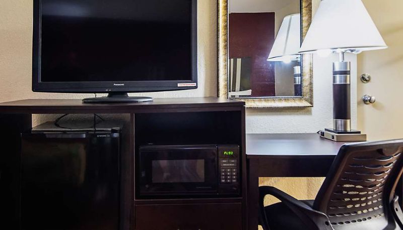 Room - Econo Lodge Research Triangle Park