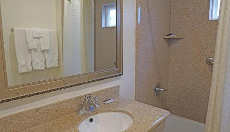 Bilgi - Redondo Inn and Suites