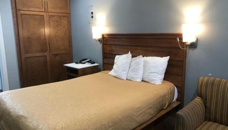 Standard room - Redondo Inn and Suites