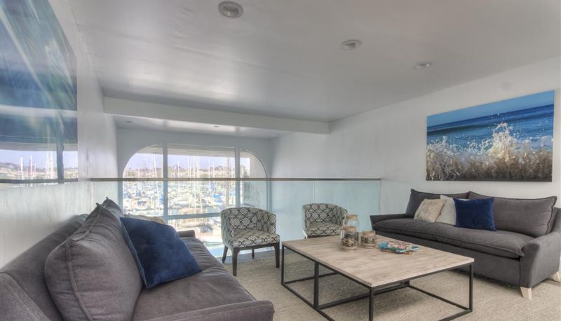 Hall - OCEANSIDE MARINA SUITES